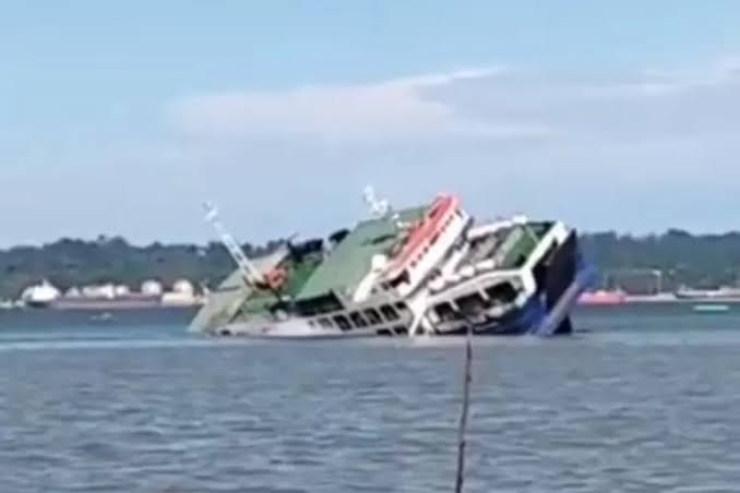 Kapal Ferry Mukhlisa Penyeberangan Balikpapan-Penajam Tenggelam
