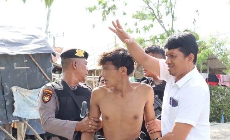 Polisi Gerebek Kampung Narkoba