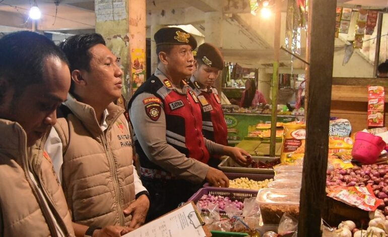 Jelang Idul Adha, Polda Kalsel Cek Harga Sembako di Pasar Ahad Kertak Hanyar