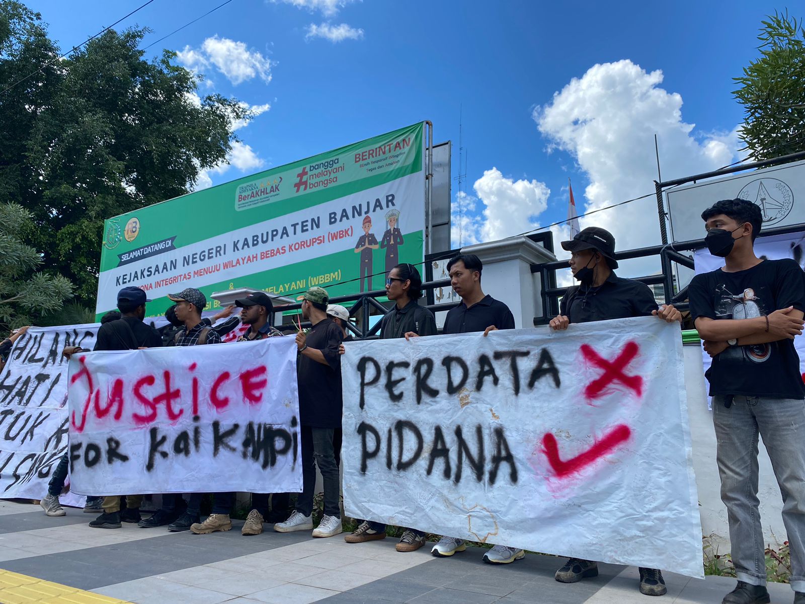Dukung Kakek Kahpi, Aliansi Mahasiswa dan Rakyat Kalsel Minta Jaksa Pakai Hati Nurani
