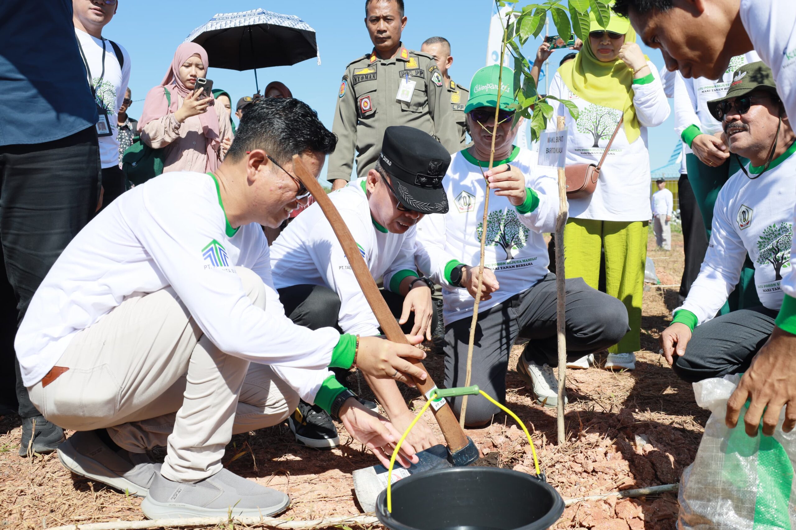 Pemkab Batola Tanam 3.500 Pohon Peringati Hari Lingkungan Hidup