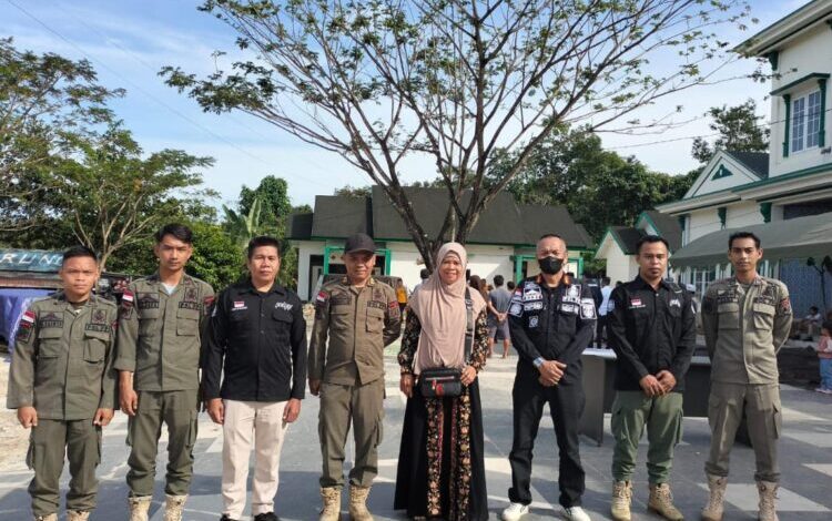 Satpol PP Balangan Jaga Penyembelihan Sapi Bantuan Presiden Prabowo Subianto