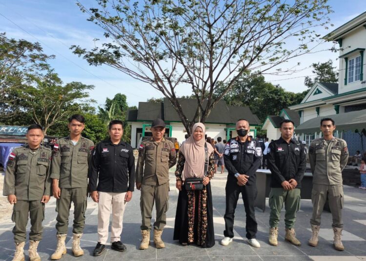 Satpol PP Balangan Jaga Penyembelihan Sapi Bantuan Presiden Prabowo Subianto