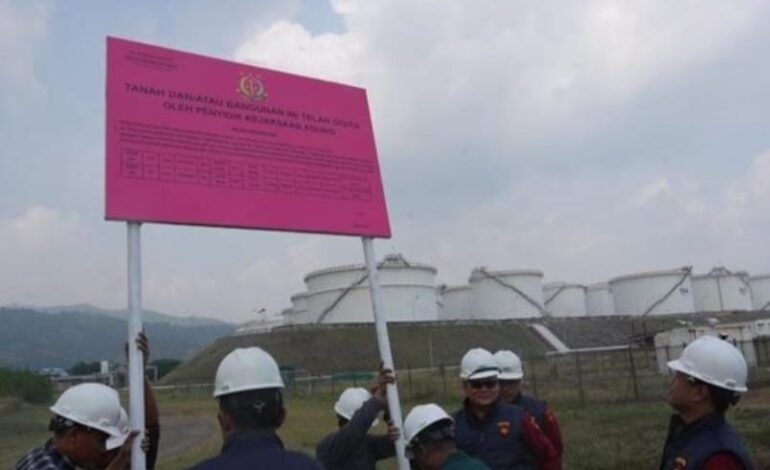 Kejagung Pasang Plang Sitaan Kilang Minyak PT Orbit Terminal Merak