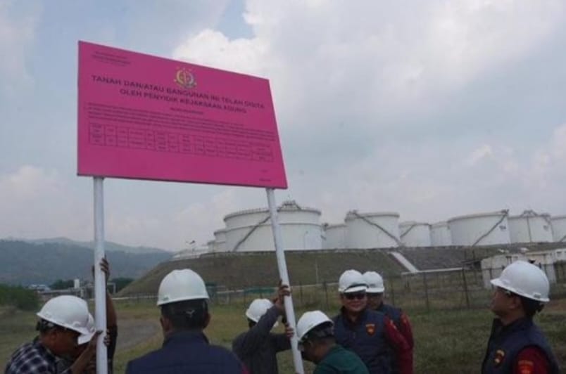Kejagung Pasang Plang Sitaan Kilang Minyak PT Orbit Terminal Merak