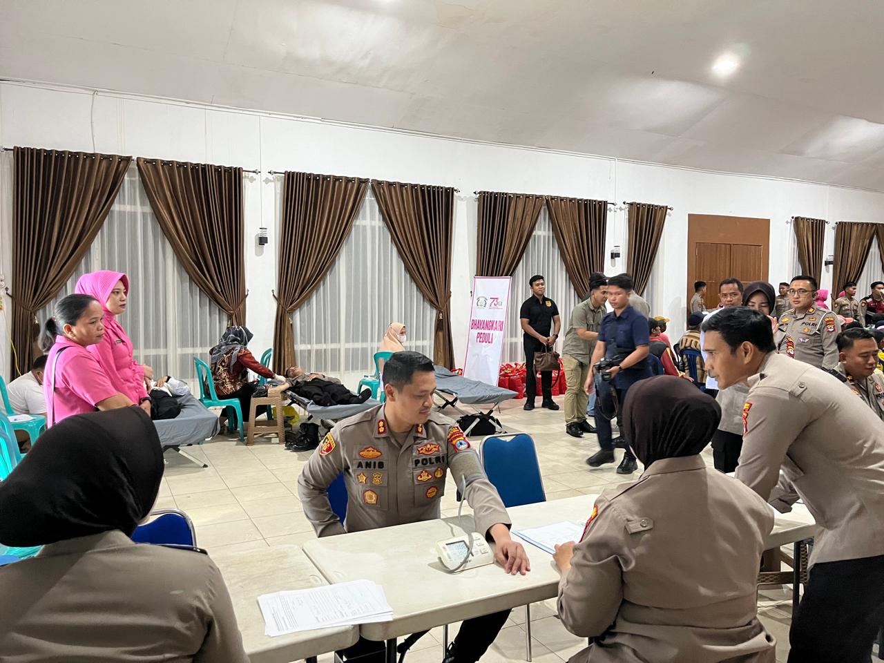HUT ke-79 Bhayangkara, Polres Batola Gelar Bakti Kesehatan Donor Darah