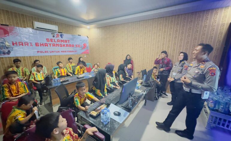 Polisi Edukasi Keselamatan Lalu Lintas untuk Anak Berkebutuhan Khusus
