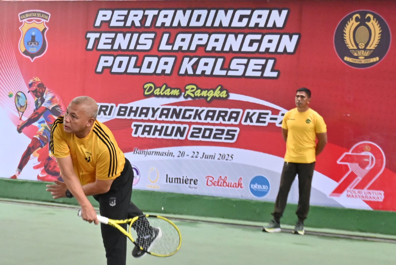 Duet Kapolda Kalsel dan Danrem Antasari Menang Tipis di Eksibisi Tenis Lapangan HUT ke-79  Bhayangkara