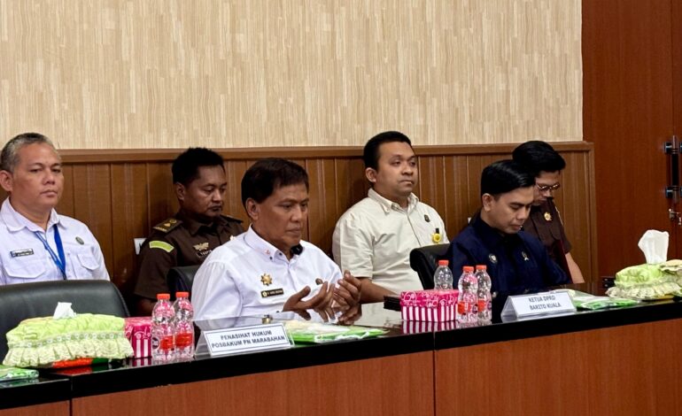 Sekretaris DPRD Batola Hadiri Pemusnahan Barbuk di Kejari Marabahan