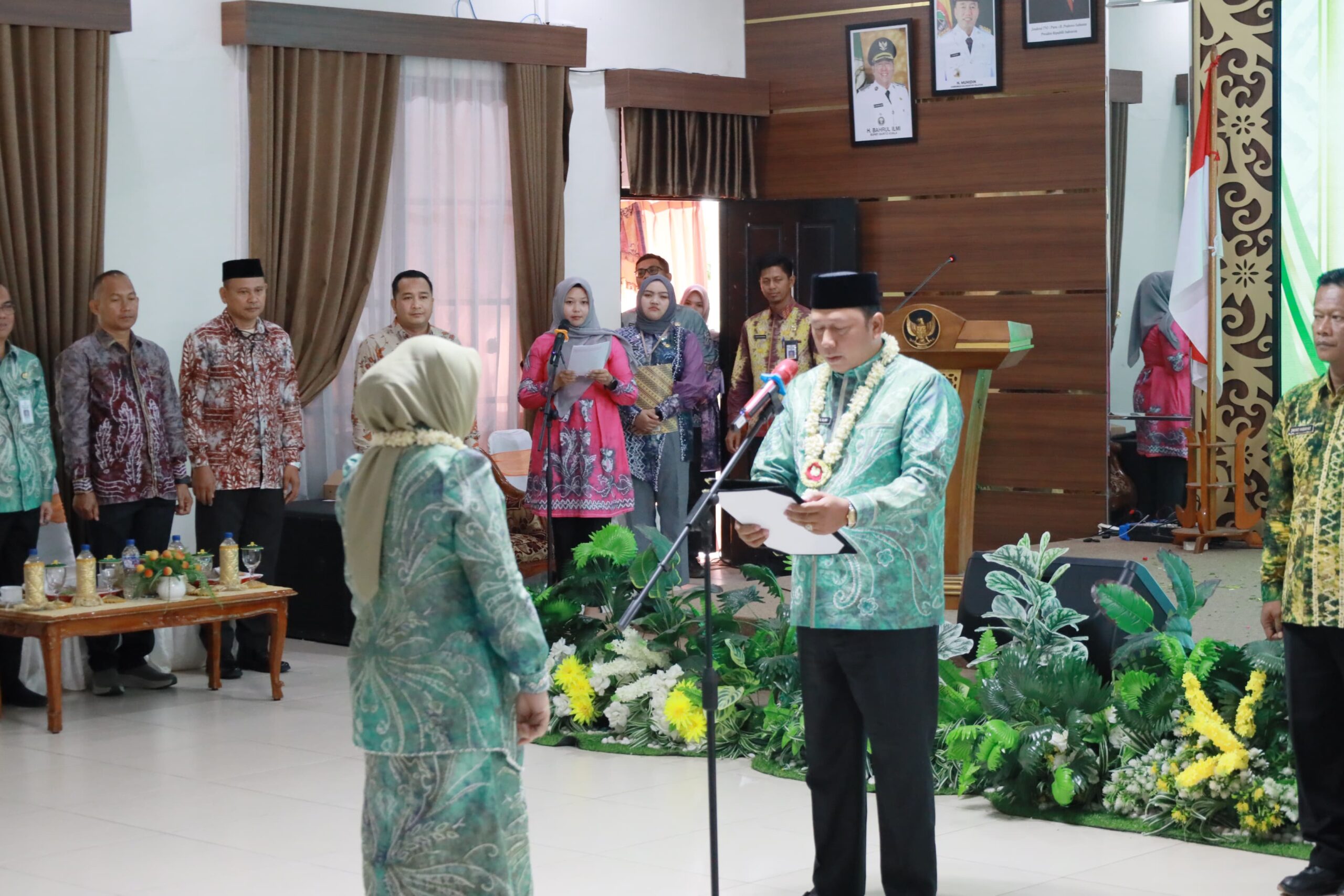 Bupati Kukuhkan Pengurus Dekranasda Barito Kuala dan Resmikan Rumah Pajang Produk Kerajinan