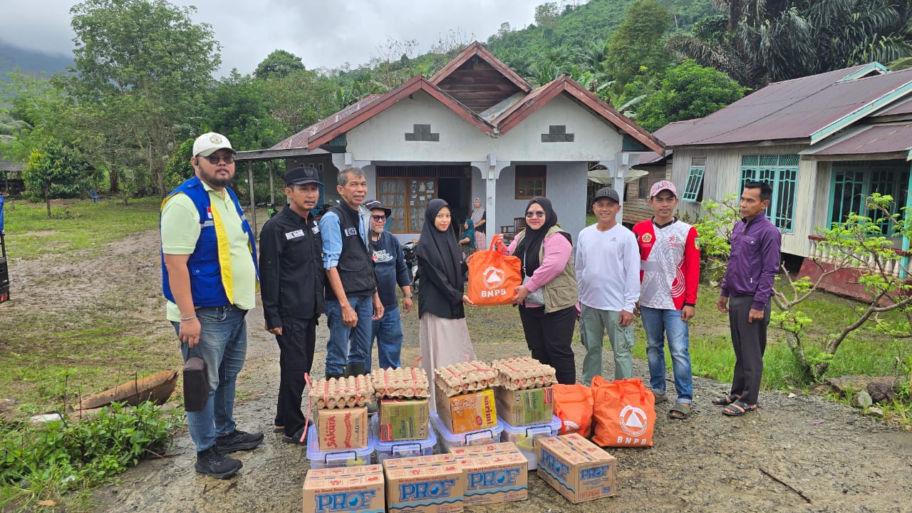 Bantuan untuk Masyarakat Terdampak Banjir di Tanah Laut