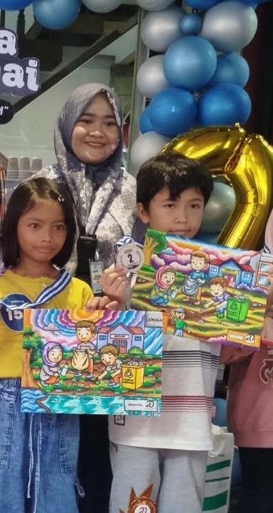 Ratusan Anak Lomba Mewarna