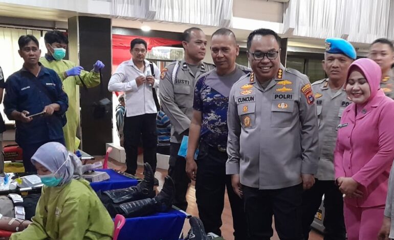 Ratusan Driver Ojol dan Masyarakat, Pemeriksaan Kesehatan Gratis dan Dapat Sembako