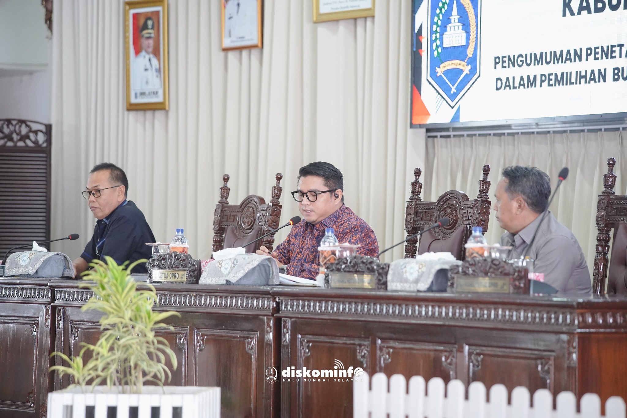Sekda HSS Hadiri Rapat Paripurna Penetapan Bupati dan Wakil Bupati Terpilih 2025–2030