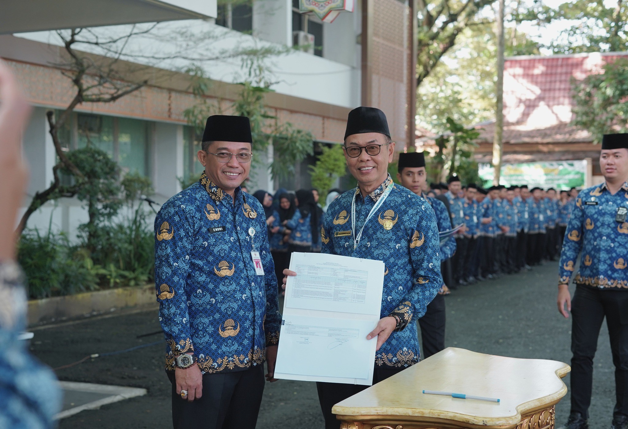 Pemkab HSS Laksanakan Penandatanganan SKP 2025 dan Terima Sejumlah Penghargaan dari BKN