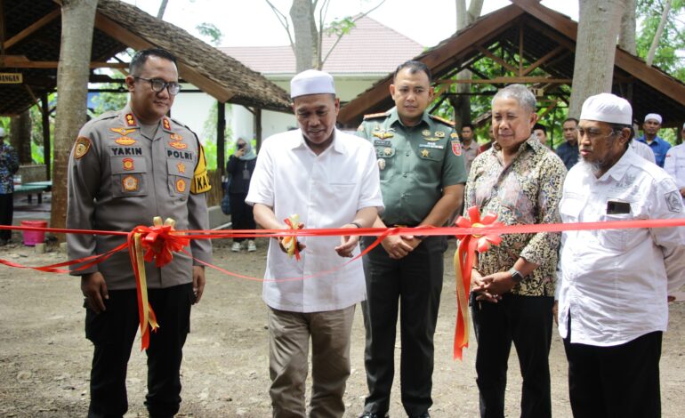 HADIRI PEMBUKAAN WAROENK BANUA 6, SEKDA HARAPKAN BISA MENAMBAH SERAPAN TENAGA KERJA DI HSS