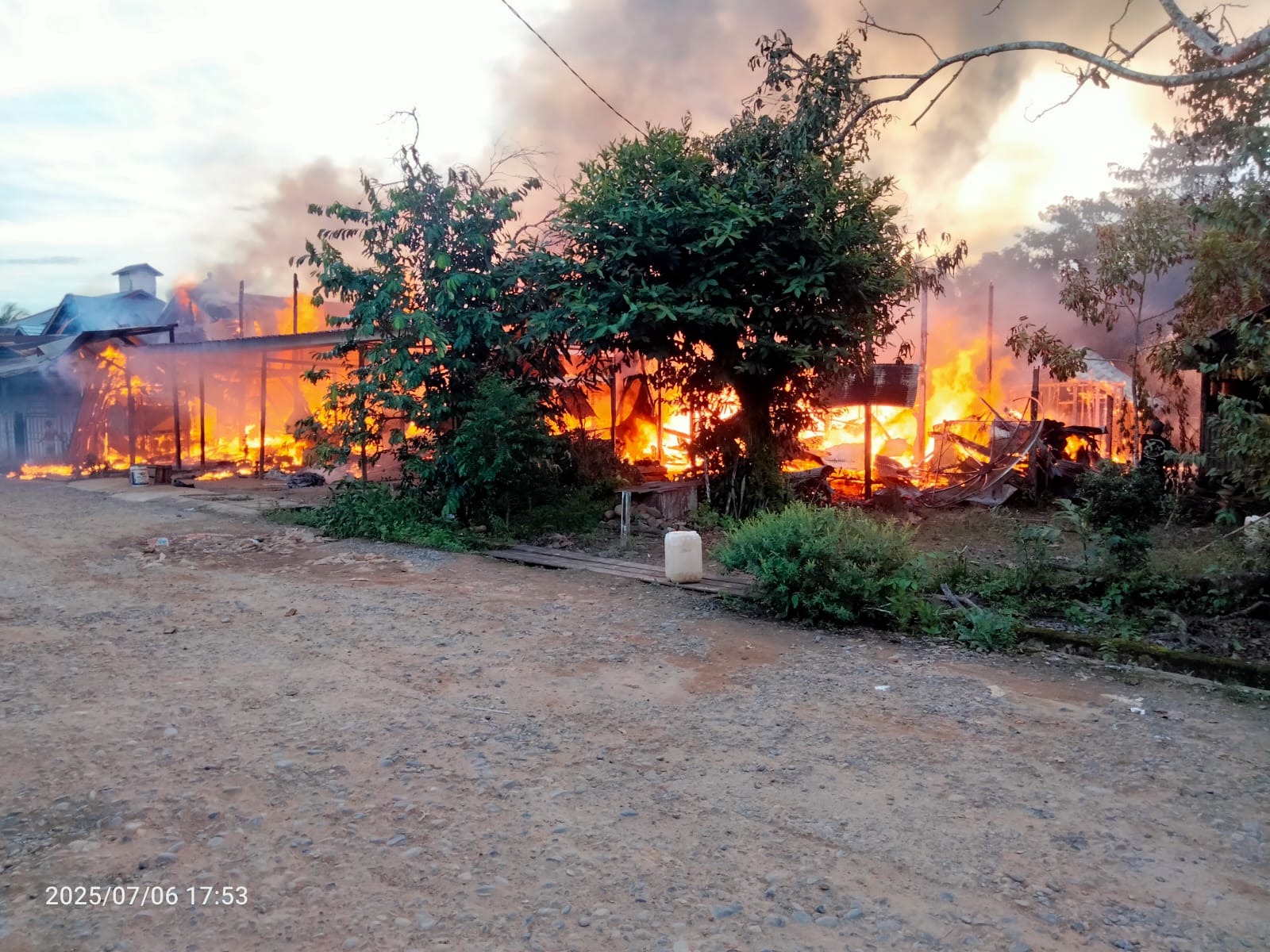 4 Bangunan Hangus Terbakar di Pasar Desa Bakau, Kerugian Capai Rp1,4 Miliar
