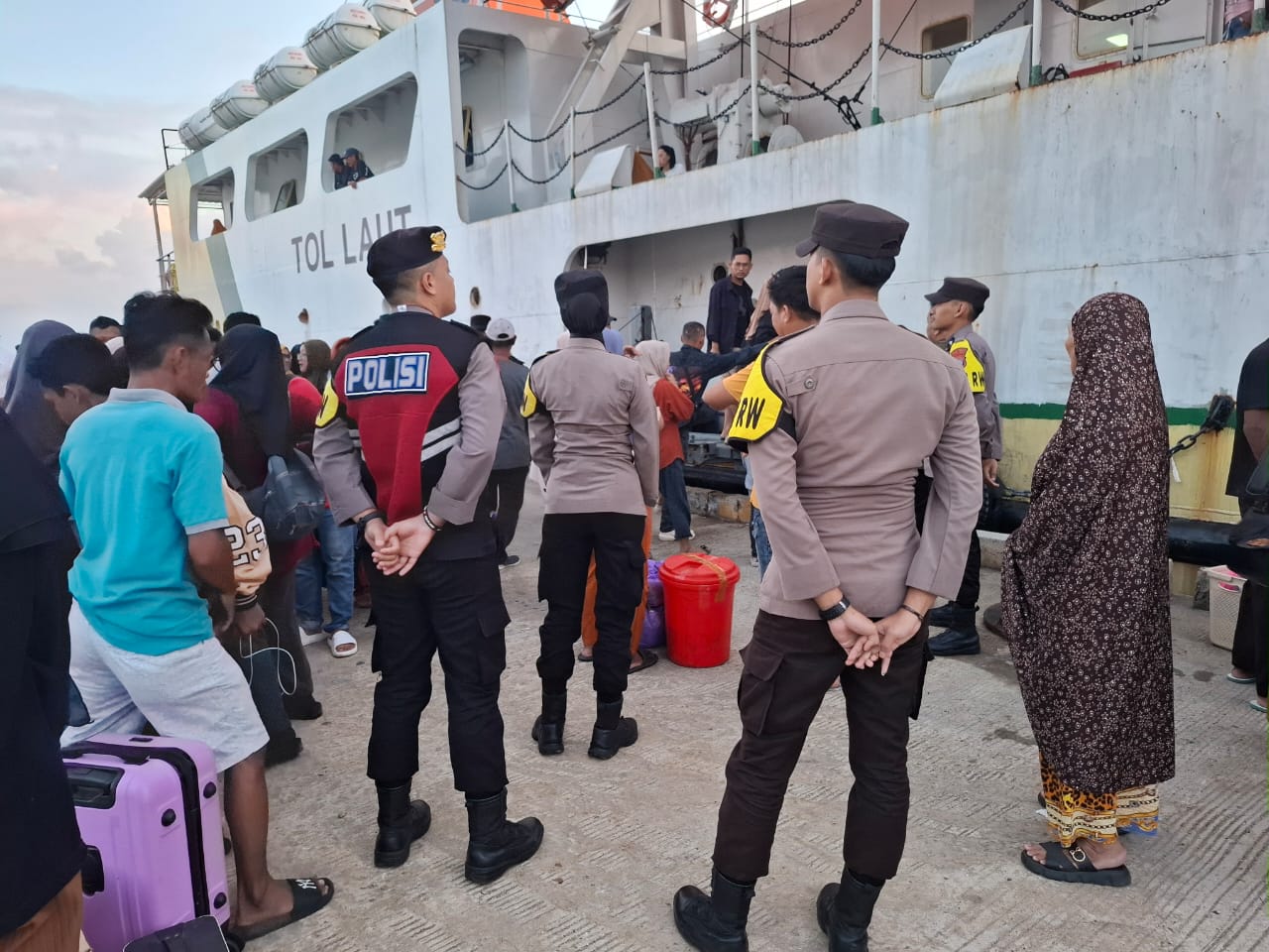Pengamanan Kedatangan Kapal Perintis Sabuk Nusantara di Marabatuan
