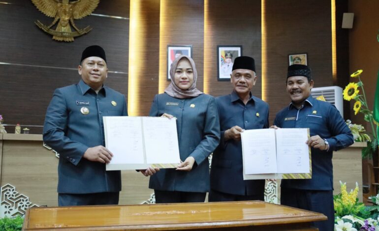 Rapat Paripurna ke-23, DPRD dan Pemkab Batola Tandatangani Persetujuan Perubahan APBD 2025