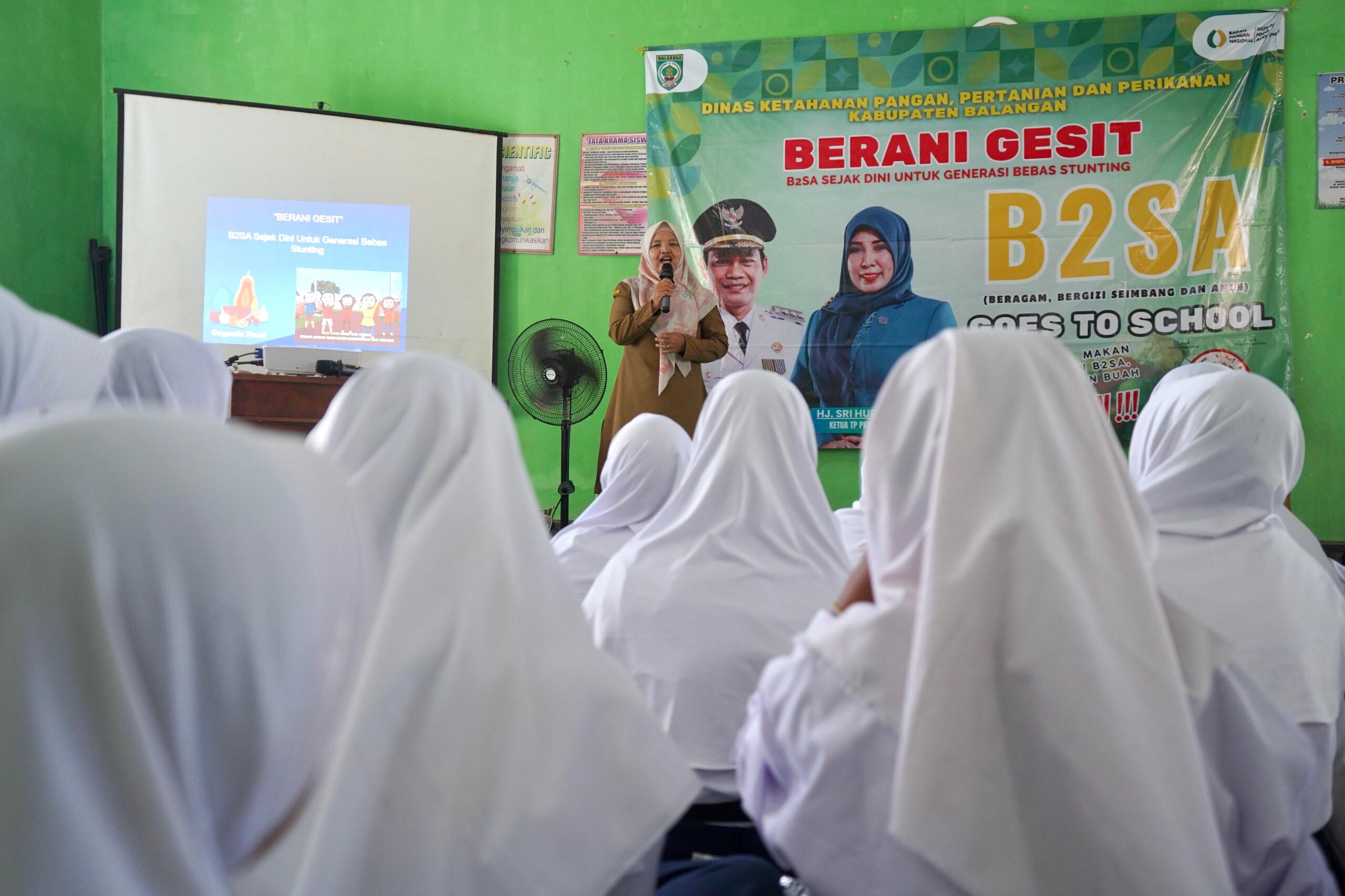 Pemkab Balangan Sosialisasikan B2SA untuk Cegah Stunting di SMPN 1 Awayan