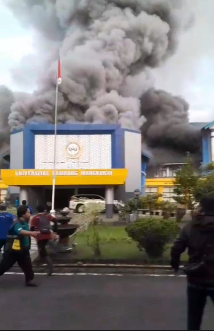 Polda Kalsel Backup Polrestas Banjarmasin Olah TKP Kebakaran Rektorat ULM
