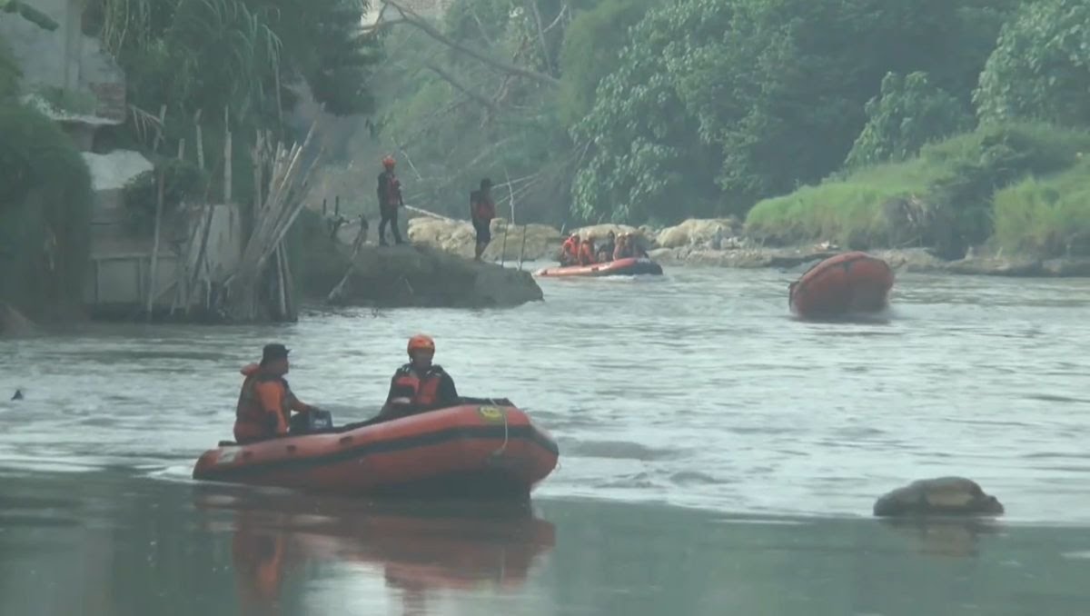 Kejar Saksi Kades dan Sekdes Banjarhulu, Oknum Jaksa Tenggelam di Sungai
