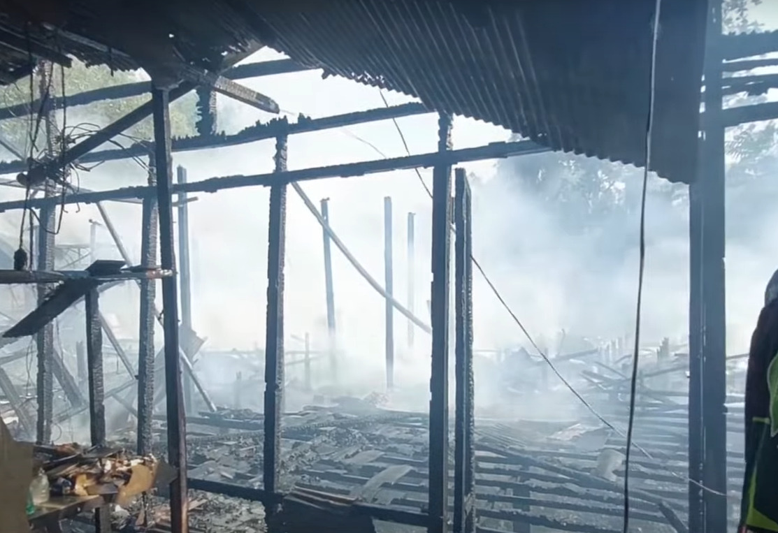 Kebakaran Hebat Hanguskan 9 Rumah di Desa Keliukan, Astambul