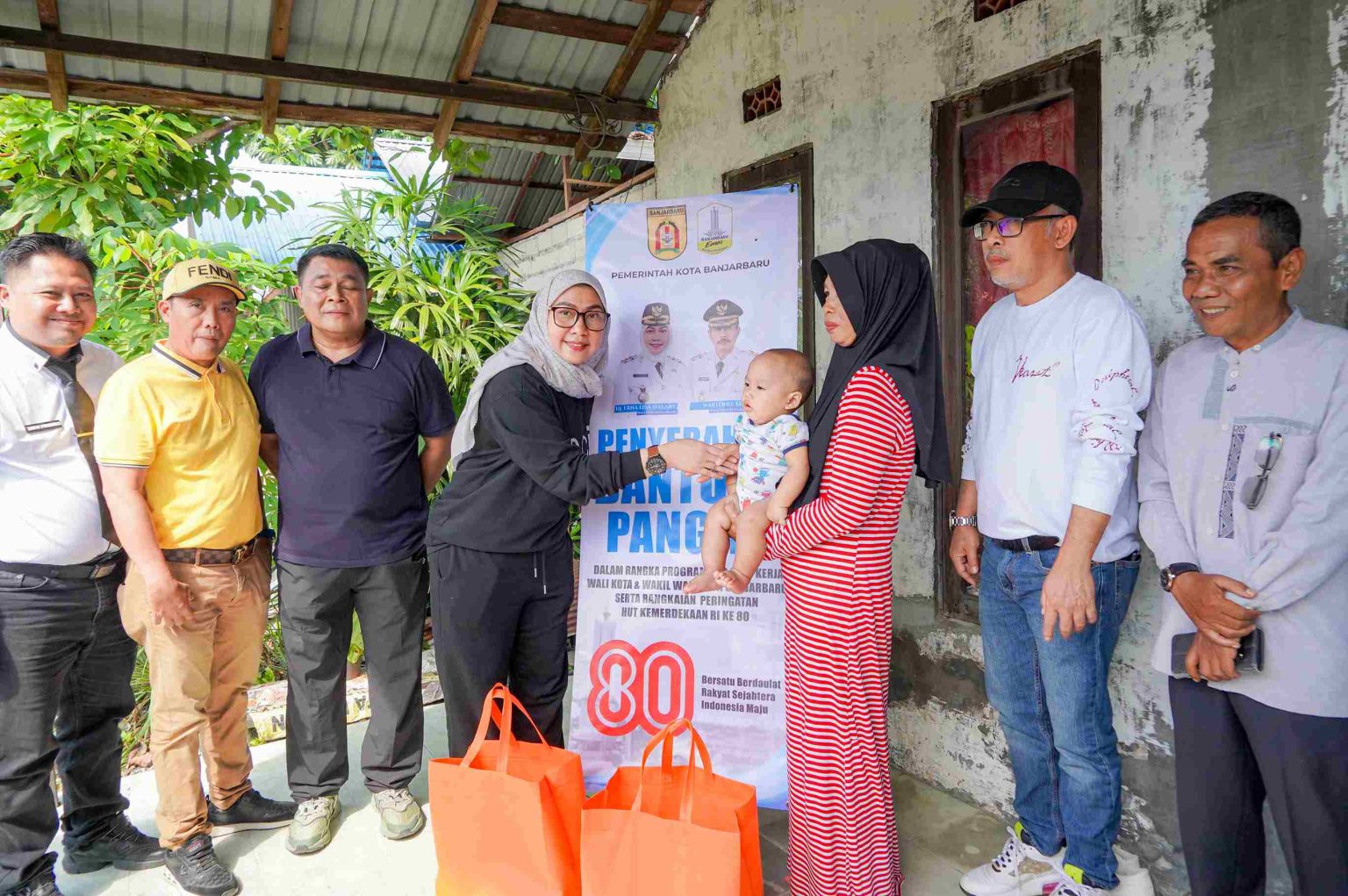 Pemko Banjarbaru Salurkan Bantuan Sembako untuk 435 Keluarga Tidak Mampu