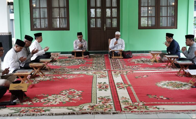 PENGAJIAN RUTIN DAN TAUSIYAH GUNA MENGUATKAN SPIRITUALITAS DI LINGKUNGAN SETDA HSS