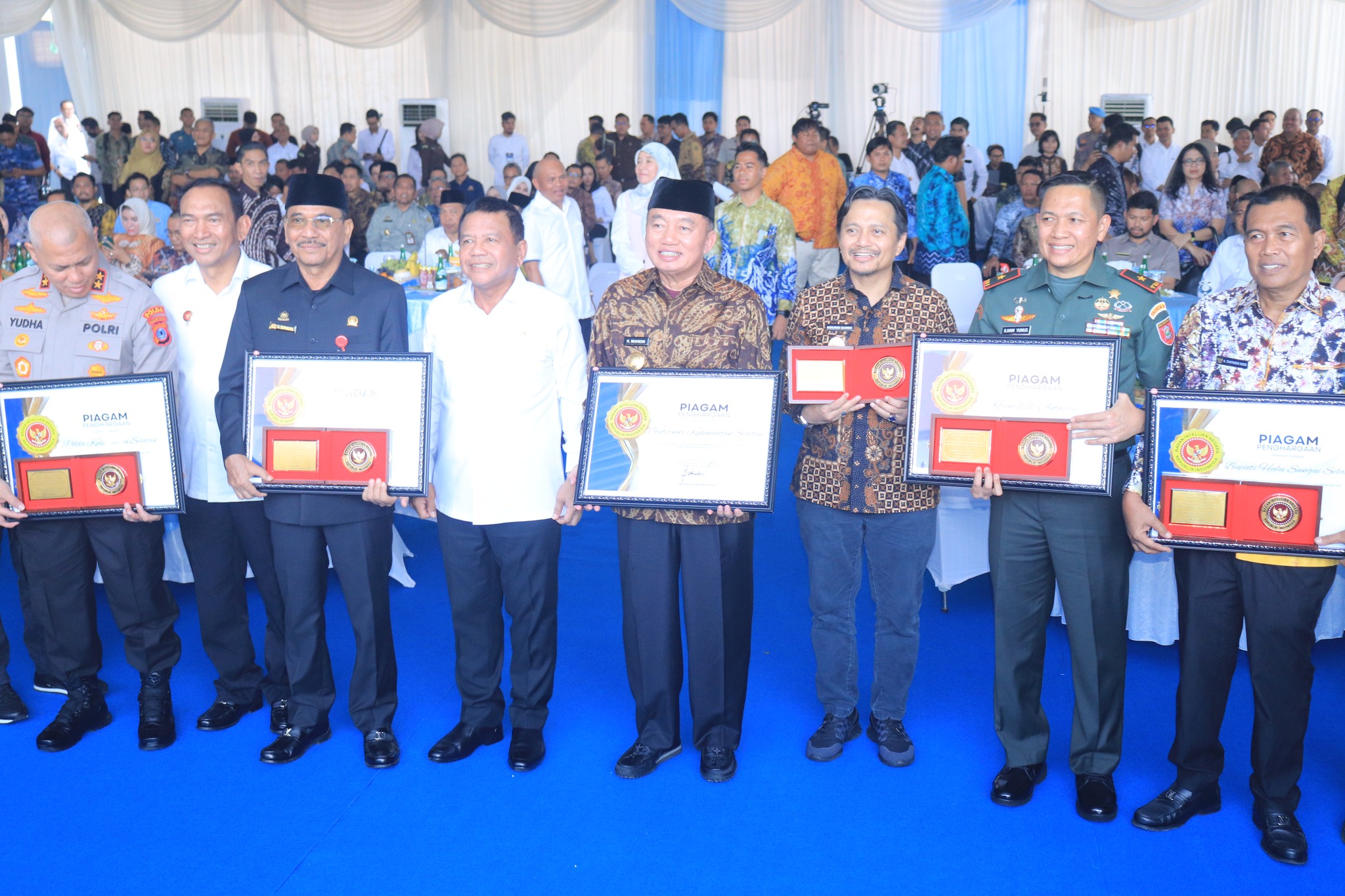 HADIRI PERESMIAN MAKOBINDA KALSEL, BUPATI MANFAATKAN BERSILATURRAHMI DENGAN KEPALA DAERAH LAIN SE-KALSEL
