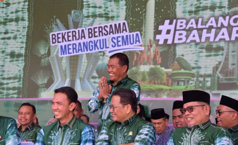 HADIRI PUNCAK PERINGATAN HARI JADI KE-22 KABUPATEN BALANGAN, BUPATI HSS SAMPAIKAN UCAPAN SELAMAT
