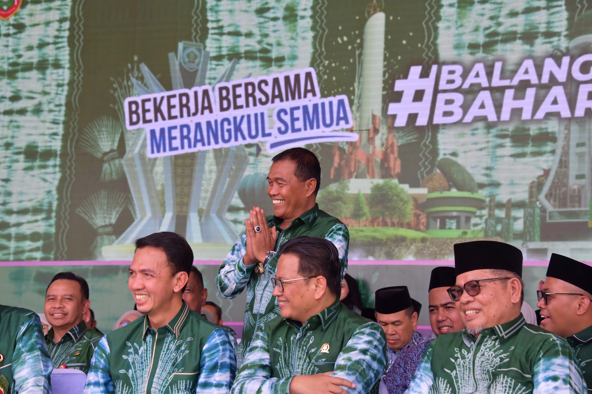 HADIRI PUNCAK PERINGATAN HARI JADI KE-22 KABUPATEN BALANGAN, BUPATI HSS SAMPAIKAN UCAPAN SELAMAT