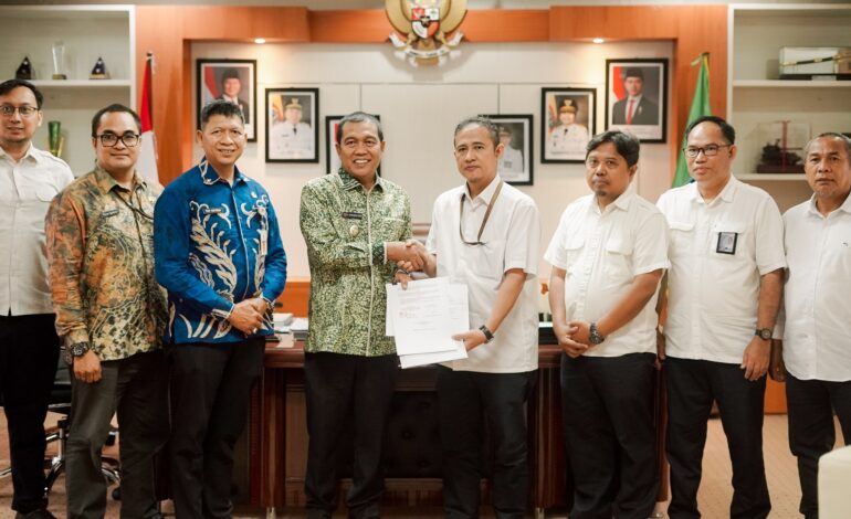 PEMKAB HSS TERIMA HIBAH JALAN DARI KEMENTERIAN PUPR, DUKUNG AKSES WILAYAH KALUMPANG