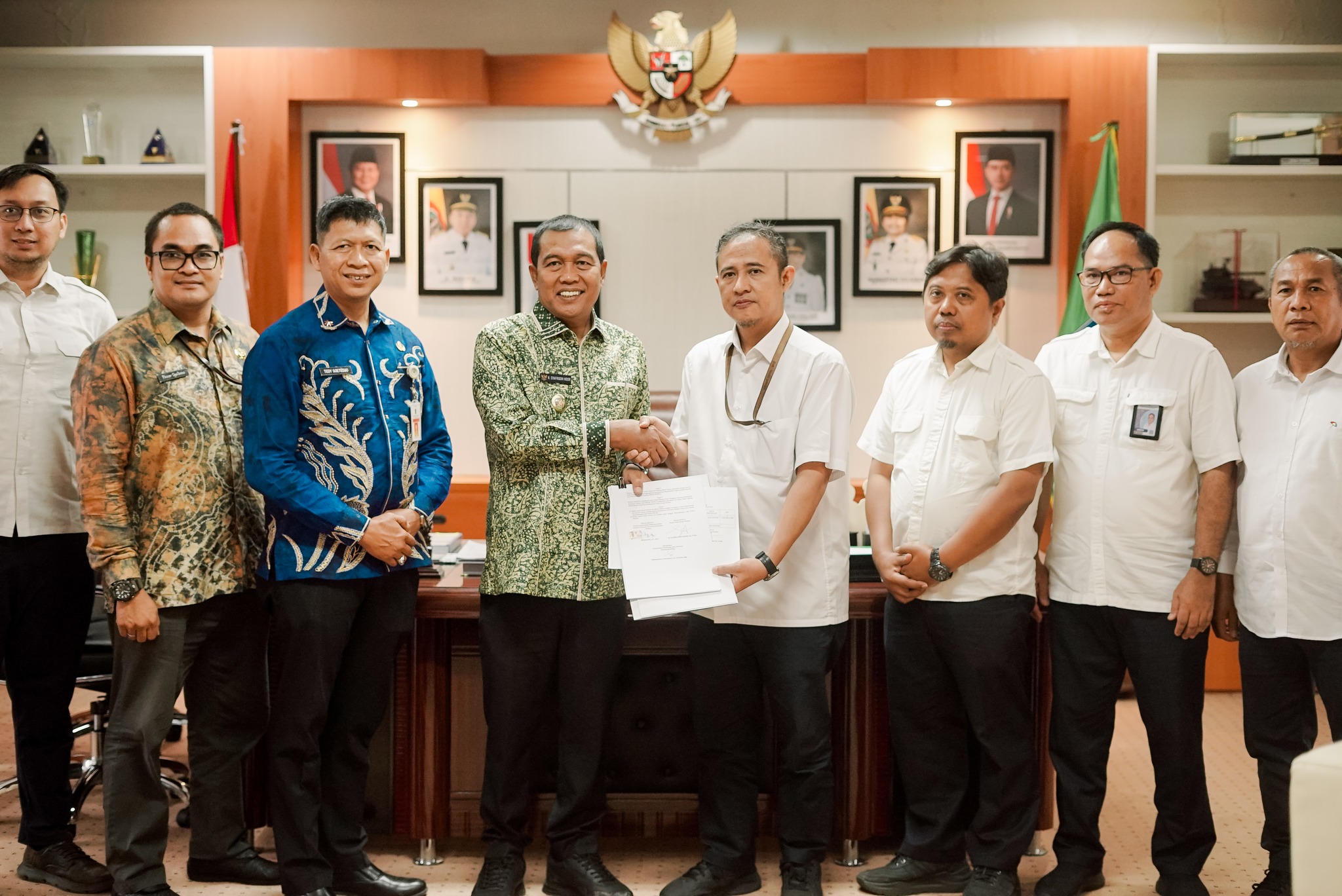PEMKAB HSS TERIMA HIBAH JALAN DARI KEMENTERIAN PUPR, DUKUNG AKSES WILAYAH KALUMPANG