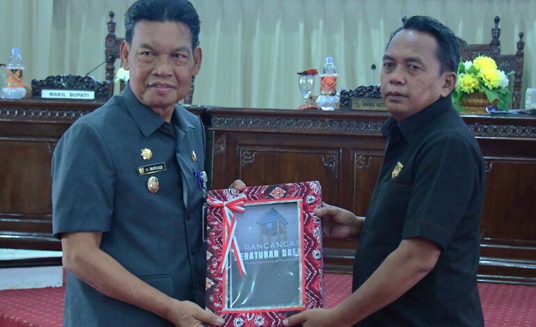 WAKIL BUPATI HSS HADIRI RAPAT PARIPURNA DPRD KABUPATEN HULU SUNGAI SELATAN