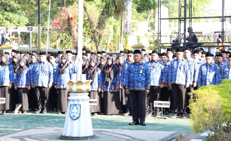 WUJUDKAN BIROKRASI BERKINERJA DAN BERINTEGRITAS, WABUP HSS PIMPIN APEL GABUNGAN KORPRI
