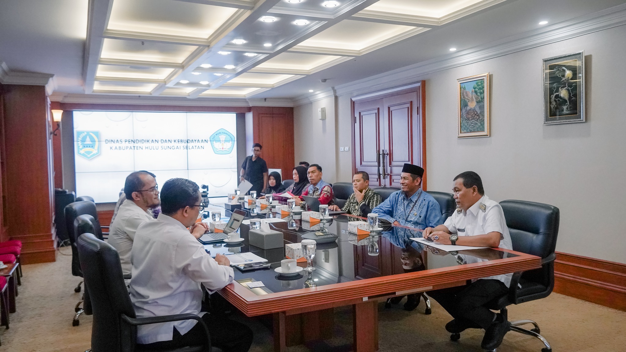 BUPATI HSS AUDIENSI DENGAN KEMENDIKDASMEN, USULKAN DUKUNGAN PERCEPATAN DIGITALISASI PENDIDIKAN