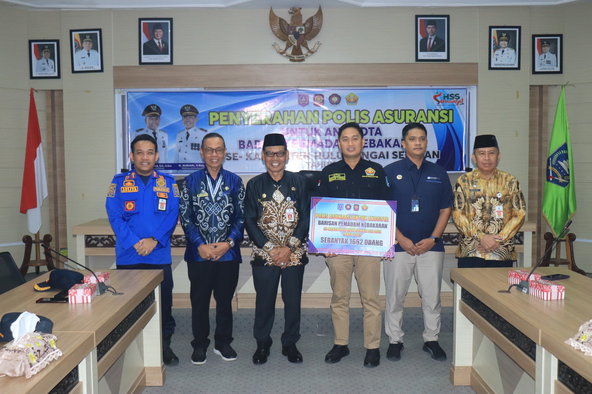 PENYERAHAN POLIS ASURANSI BAGI 1662 ANGGOTA PEMADAM KEBAKARAN HSS