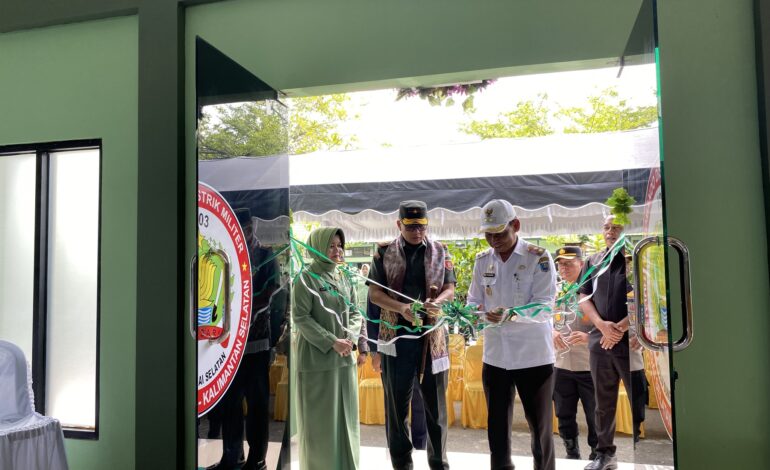 WAKIL BUPATI HSS SAMBUT DANREM 101/ANTASARI DALAM PERESMIAN GEDUNG BARU AULA MANUNGGAL KODIM 1003/HSS
