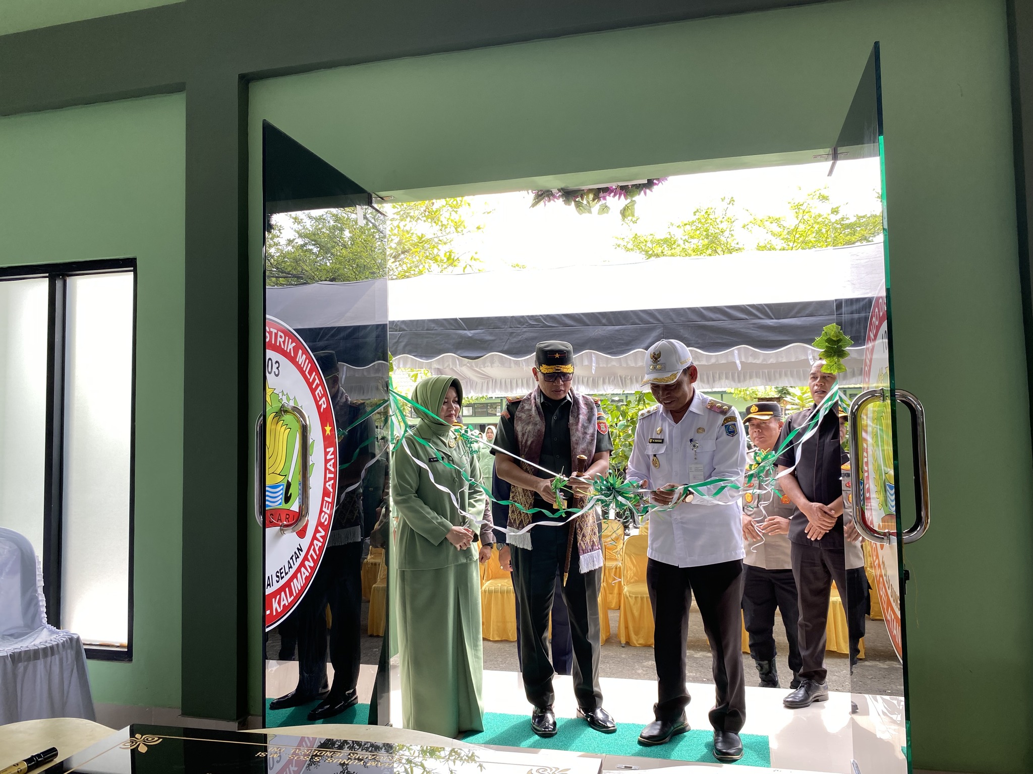 WAKIL BUPATI HSS SAMBUT DANREM 101/ANTASARI DALAM PERESMIAN GEDUNG BARU AULA MANUNGGAL KODIM 1003/HSS