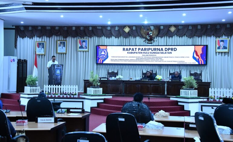 RAPAT PARIPURNA DPRD KABUPATEN HULU SUNGAI SELATAN, PEMERINTAH TANGGAPI MASUKAN FRAKSI DPRD TERKAIT RPJMD DAN PAJAK DAERAH