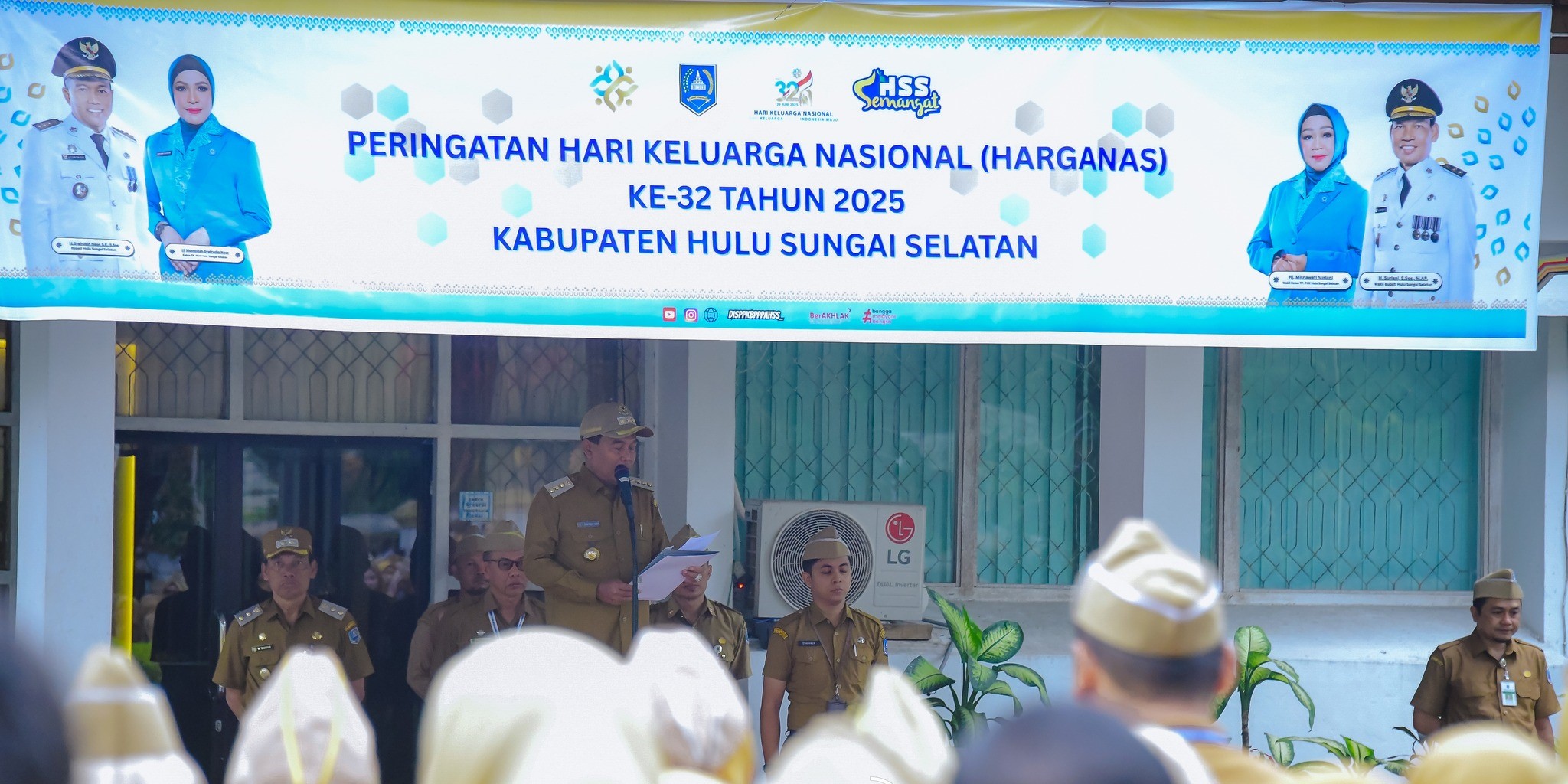 PEMKAB HSS GELAR APEL GABUNGAN & PERINGATAN HARGANAS KE-32: PERKUAT PERAN KELUARGA UNTUK INDONESIA MAJU