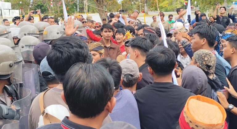 Demo Gubernur Kalsel, Masyarakat Adat Tolak Penetapan Taman Nasional Meratus