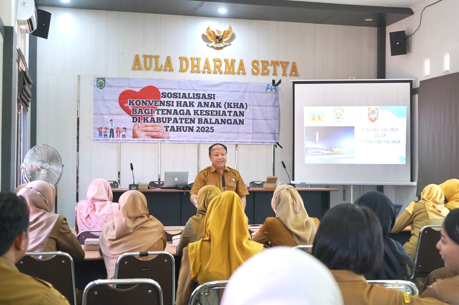Tingkatkan Layanan Ramah Anak, DP3A P2KB PMD Balangan Sosialisasikan KHA kepada Tenaga Kesehatan