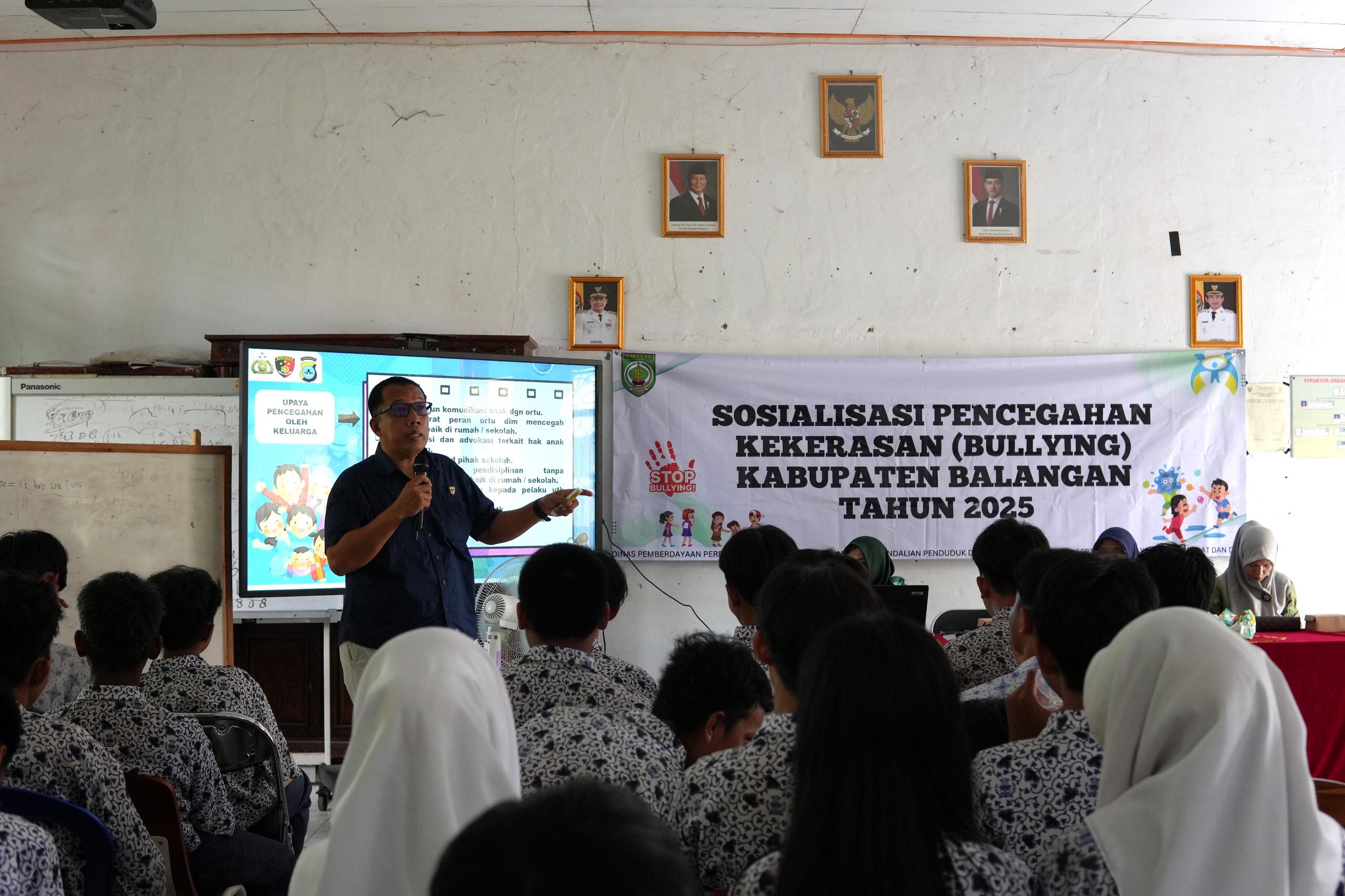 Cegah Kekerasan dan Bullying, DP3A P2KB PMD Balangan Edukasi Siswa SMP Negeri 1 Halong