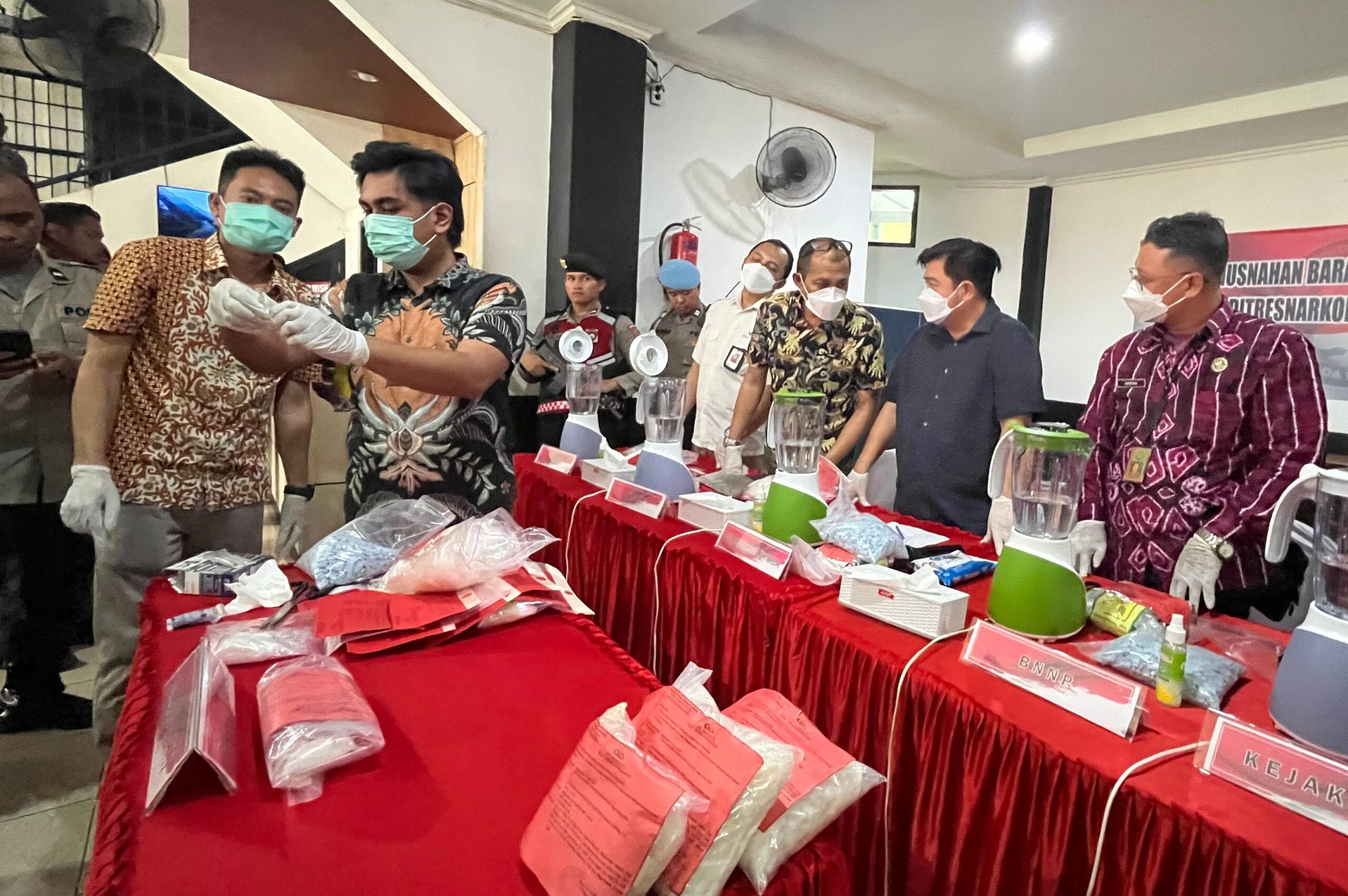 10 Kg Sabu dan Ribuan Ekstasi Dimusnahkan, 25 Tersangka Ditangkap