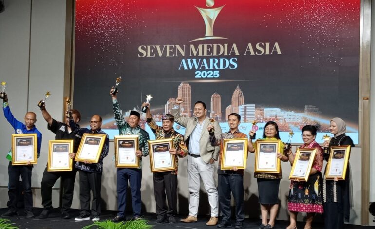 Bupati Barito Kuala Raih Penghargaan Visioner Leader Award 2025