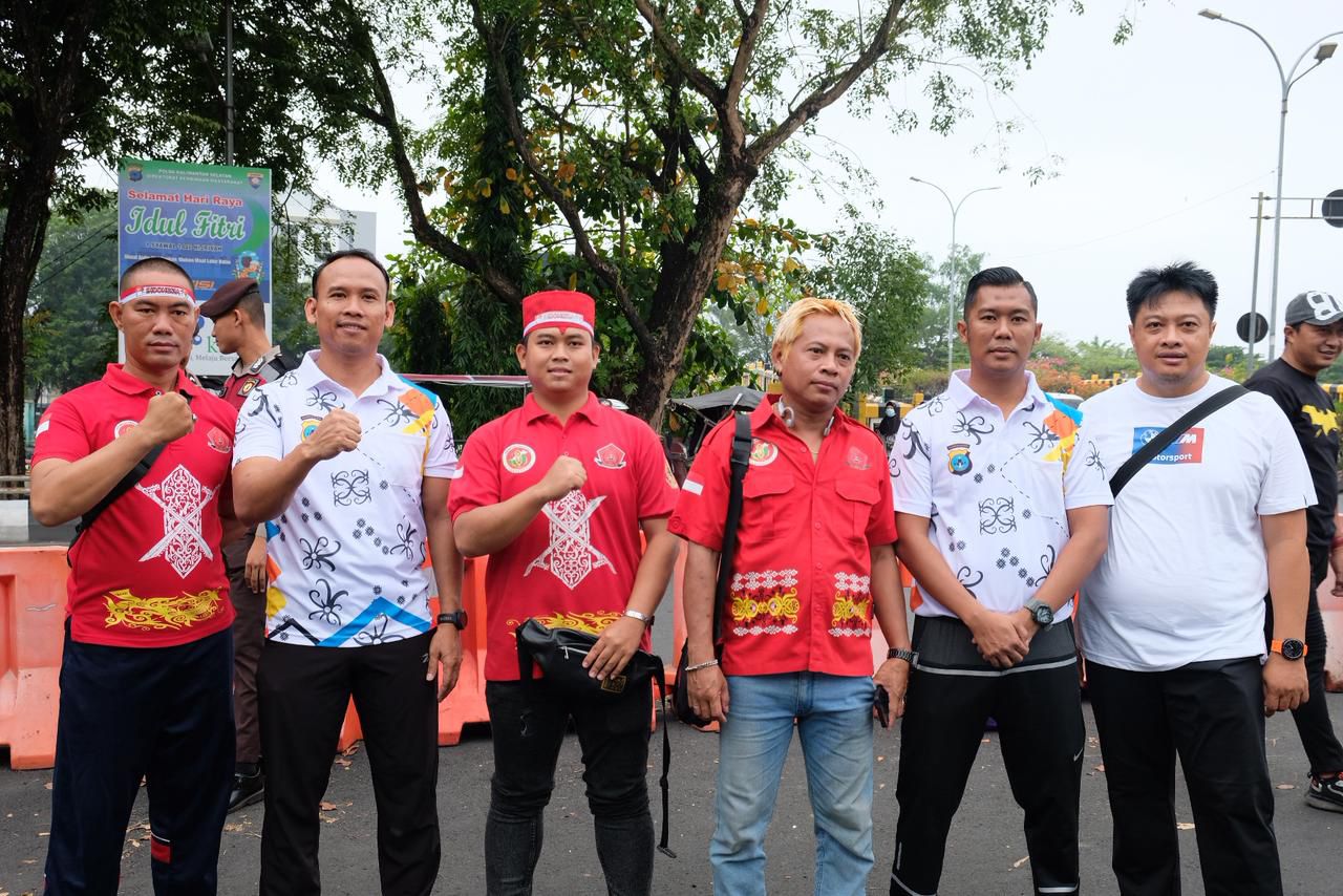 Sambut HUT ke-80 RI, Ribuan Bendera Merah Putih Dibagikan Polda Kalsel