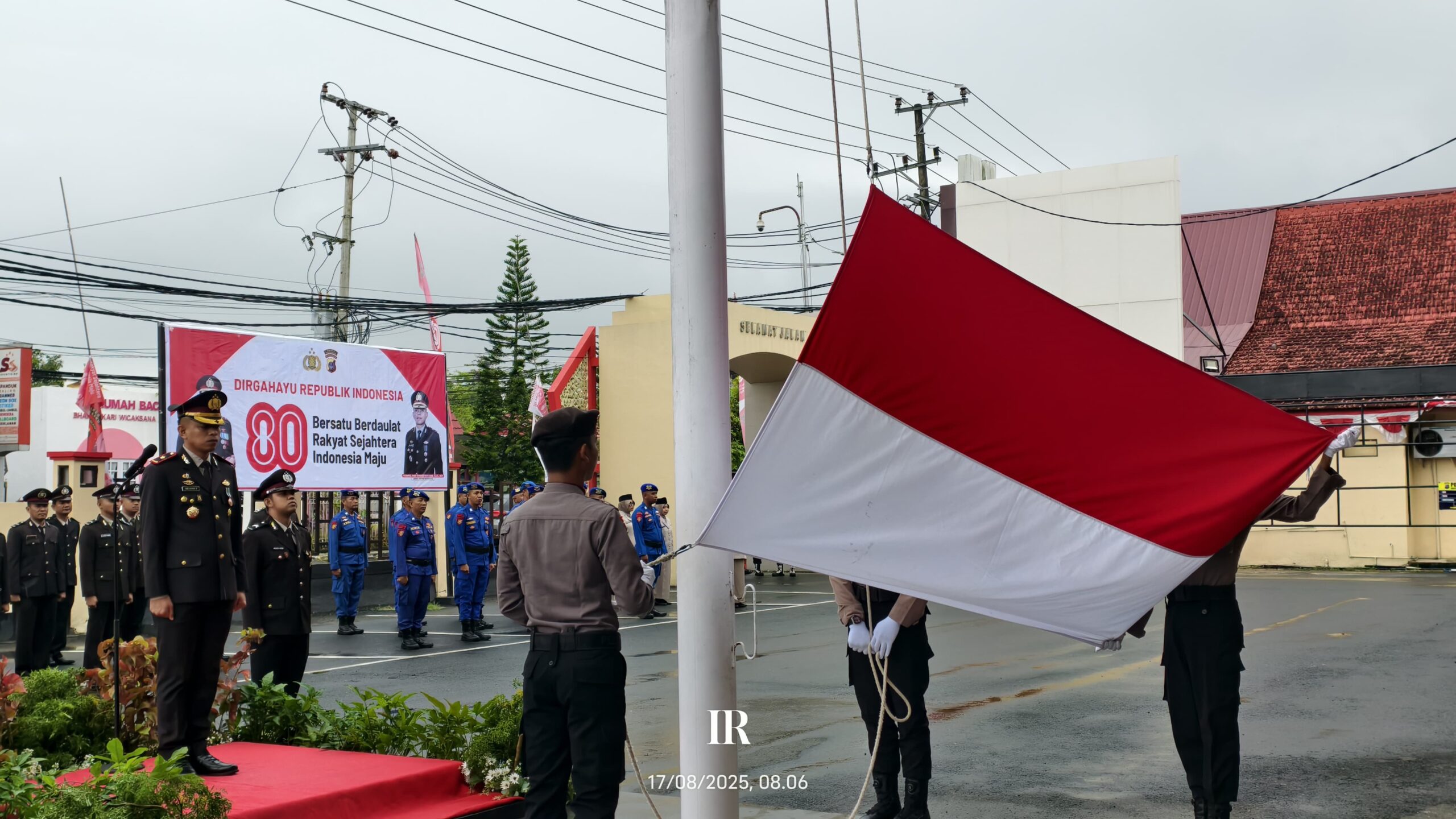 Hujan Deras Iringi Upacara HUT ke-80 RI di Polres Kotabaru