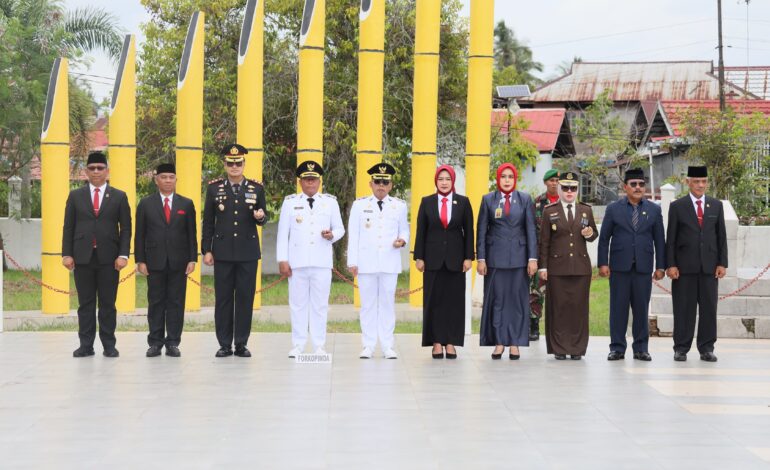 Ziarah Nasional HUT ke-80 RI: Bupati Batola Beri Penghormatan dan Tabur Bunga